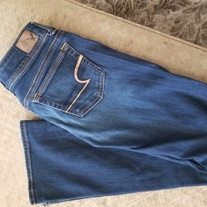 American Eagle Outfiuter Kick Boot short jeans.